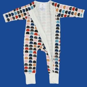 Tiny Kinfolk Zip Sleeper – Rainbow Arch Print (Size 6–12M)